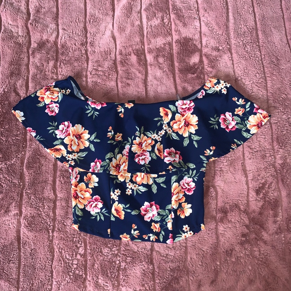 Off the shoulder, floral, crop top